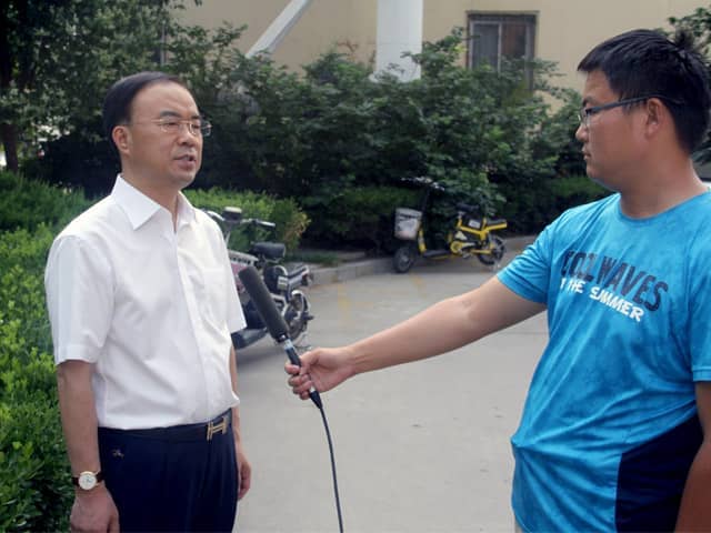 山東天意機(jī)械董事長劉洪彬作為基層共產(chǎn)黨員，今天接受了當(dāng)?shù)赜浾叩牟稍L